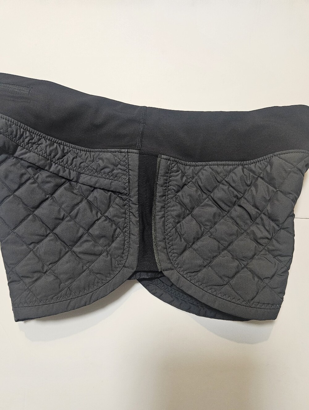Lululemon Rare Quilted Goose Down Winter Running Shorts Black Gray Size 8 - Picture 10 of 16